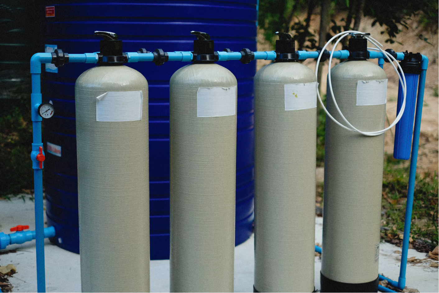 Skid-mounted industrial water softeners